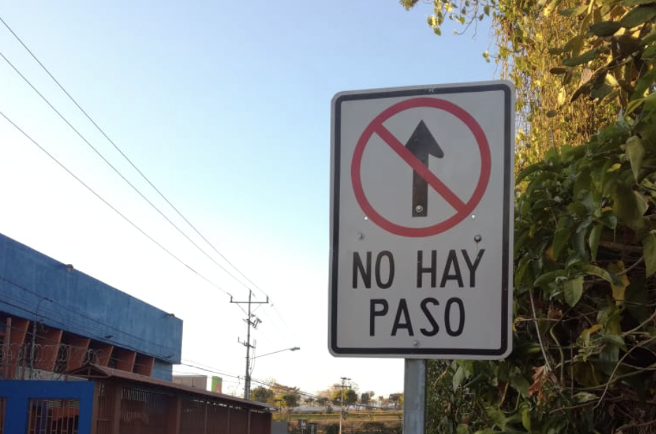 Panneau sens unique, Costa Rica